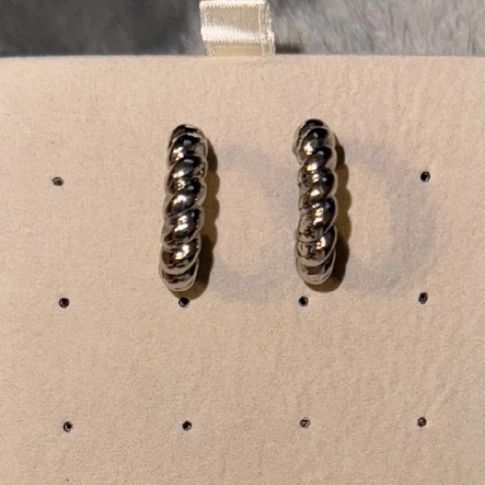 0.6in Silver Textured Hoop Earrings - Picture 5 of 6